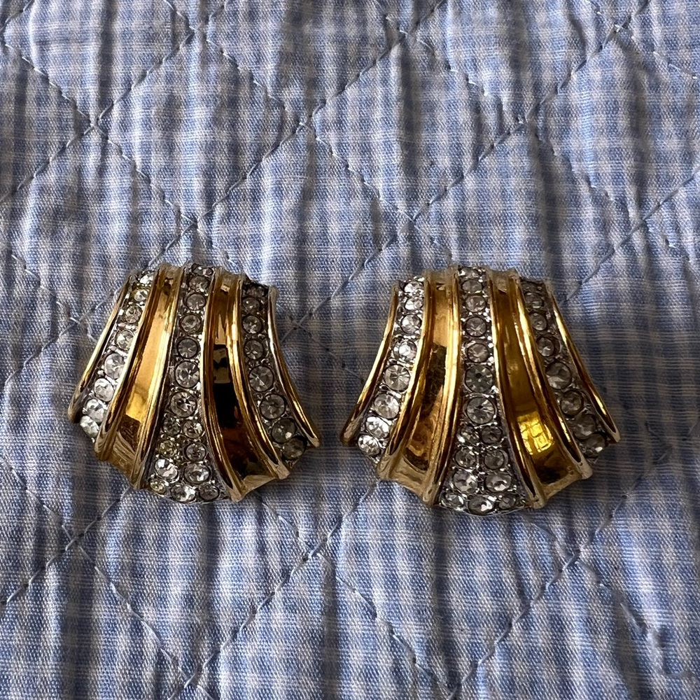 Women’s clip on earrings